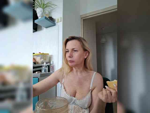 ShiningMILF webcam