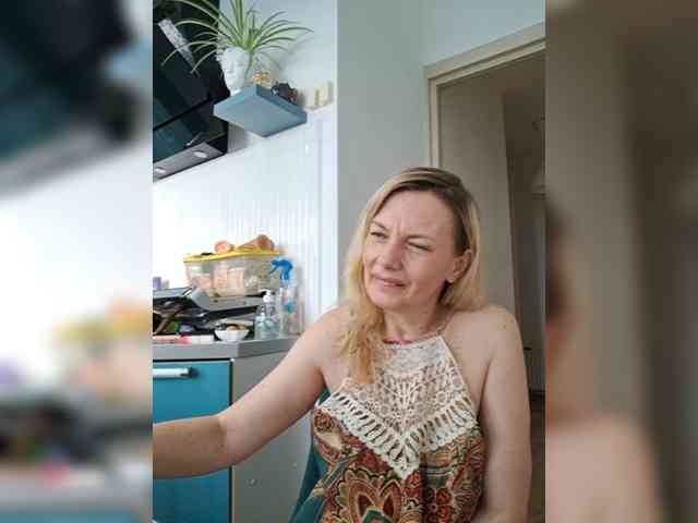 ShiningMILF webcam
