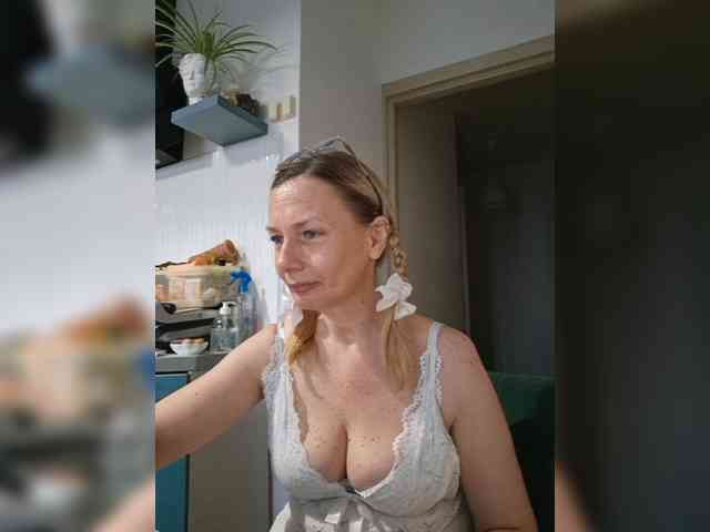 ShiningMILF webcam