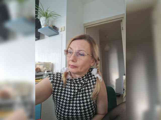 ShiningMILF webcam