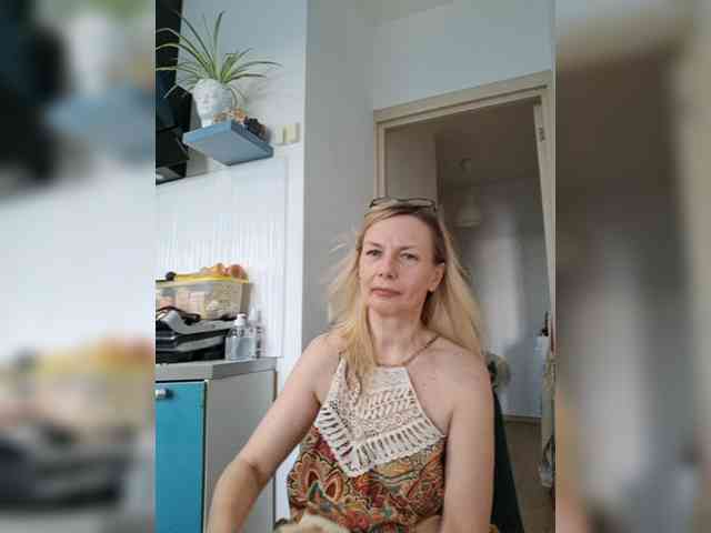 ShiningMILF webcam