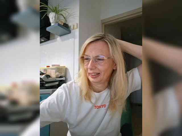 ShiningMILF webcam
