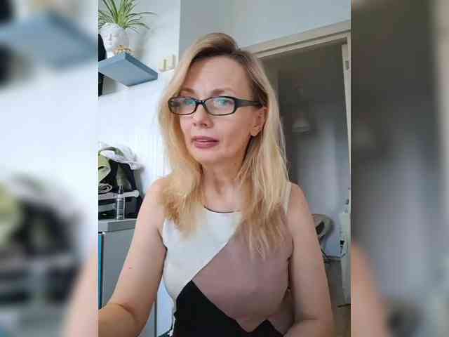 ShiningMILF webcam