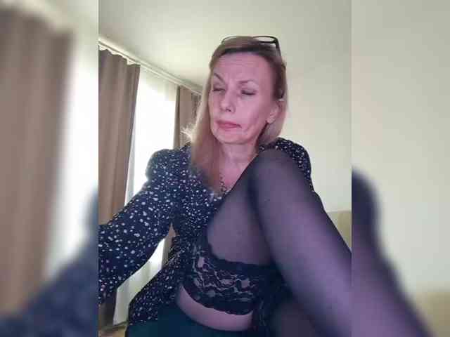 ShiningMILF webcam