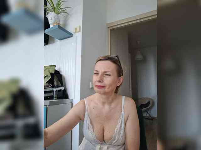 ShiningMILF webcam