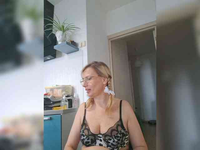ShiningMILF webcam