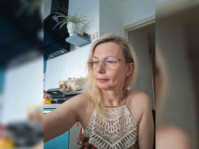 ShiningMILF webcam