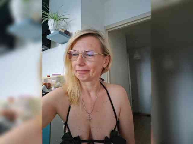 ShiningMILF webcam