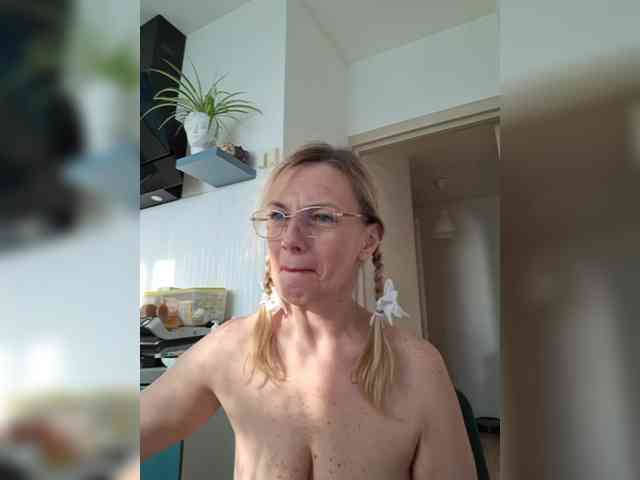 ShiningMILF webcam