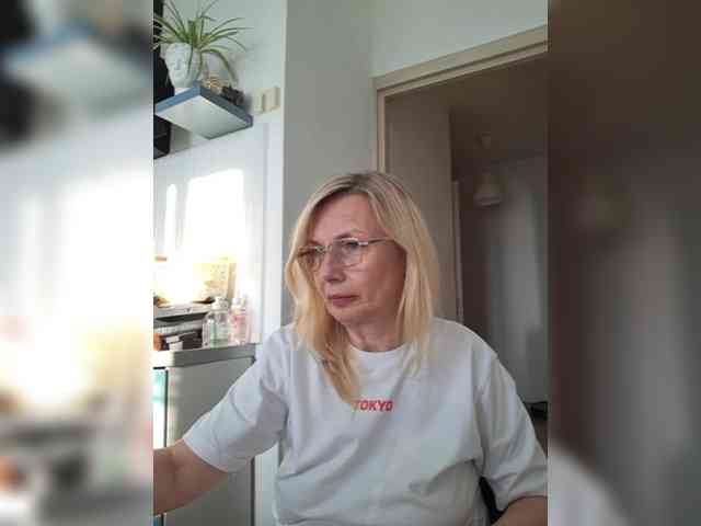 Модель: ShiningMILF