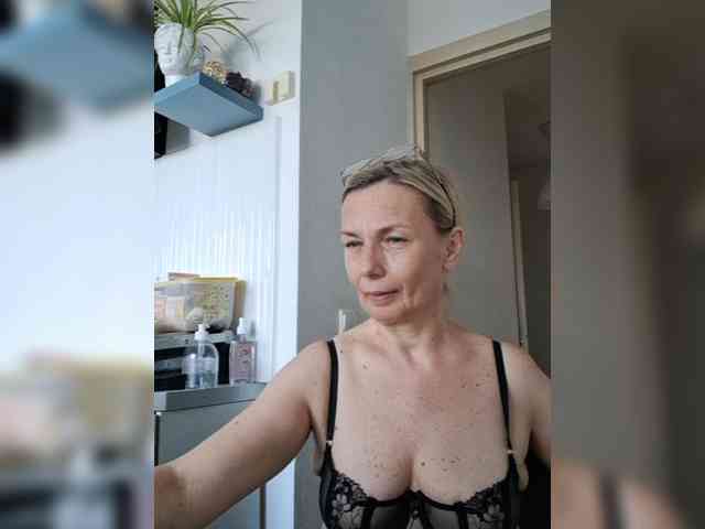 ShiningMILF webcam