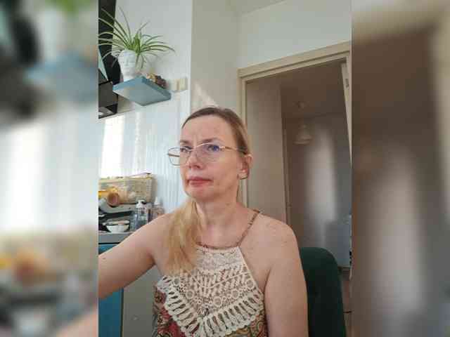 ShiningMILF webcam