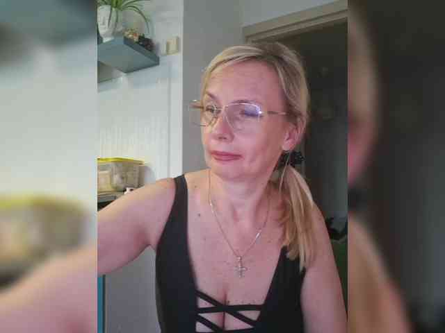 ShiningMILF webcam