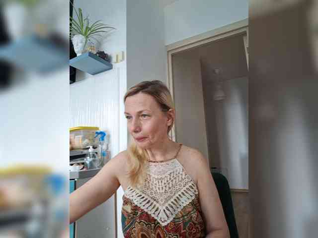 ShiningMILF webcam