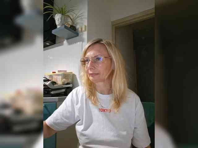 ShiningMILF webcam