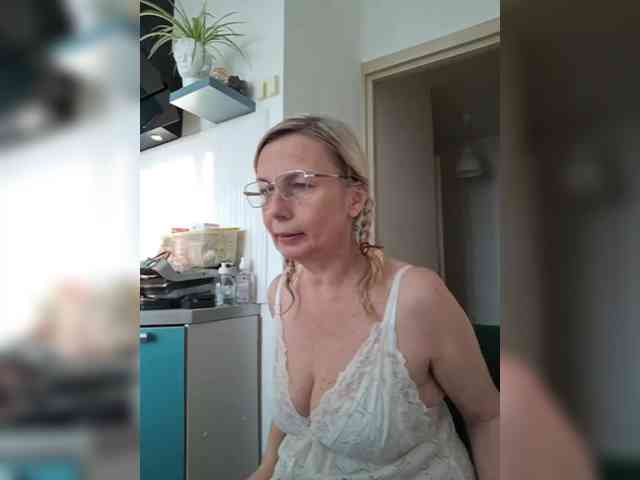 Shiningmilf's cam show statistics and live stream