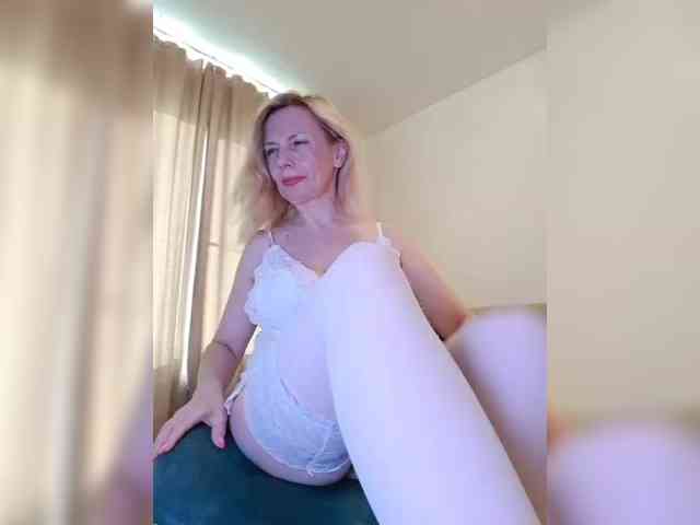 ShiningMILF webcam