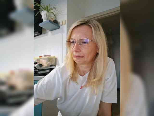 ShiningMILF webcam