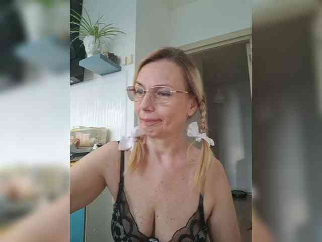 Модель: ShiningMILF
