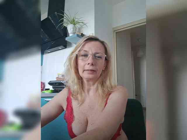 ShiningMILF webcam