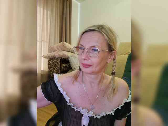 ShiningMILF webcam