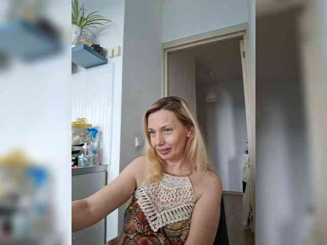 ShiningMILF webcam