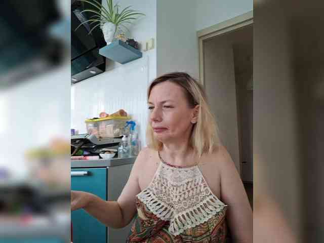 Модель: ShiningMILF