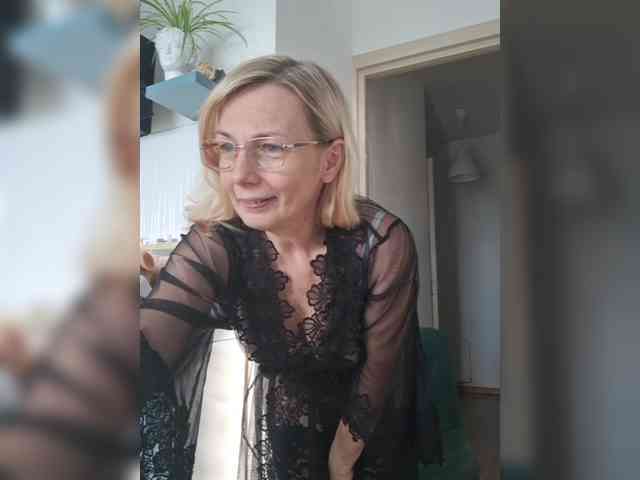 Модель: ShiningMILF