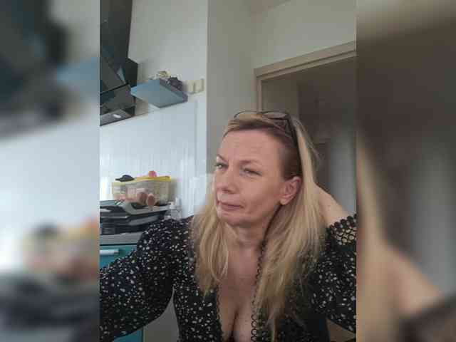 ShiningMILF webcam