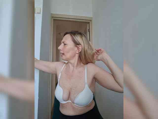 ShiningMILF webcam