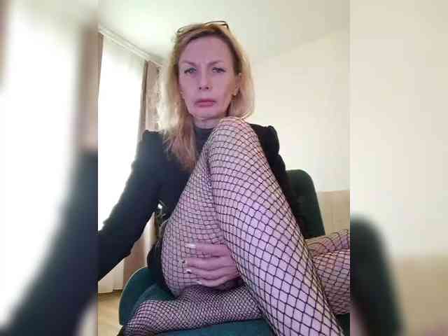 ShiningMILF webcam