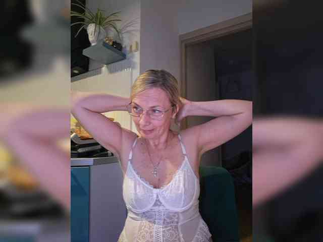 ShiningMILF webcam