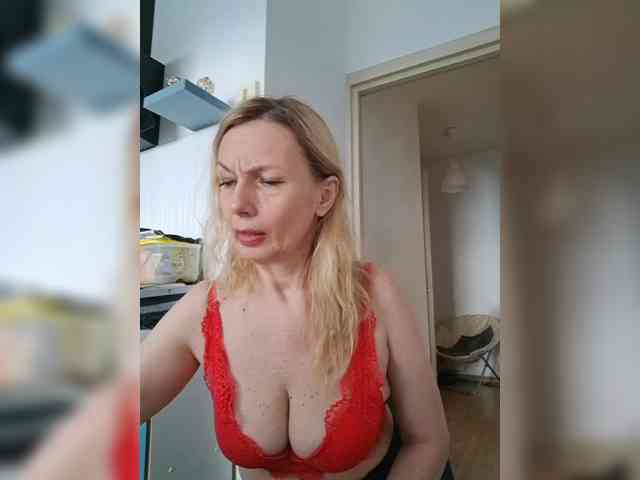 ShiningMILF webcam