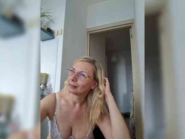 ShiningMILF webcam