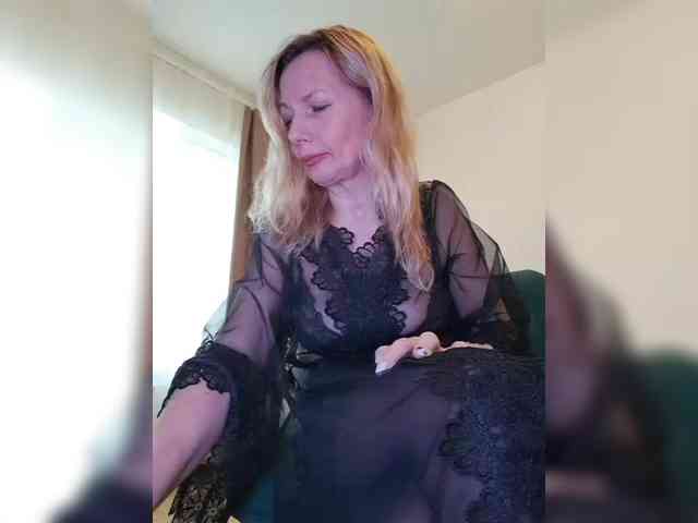 ShiningMILF webcam