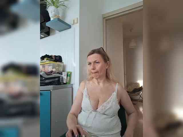 ShiningMILF webcam