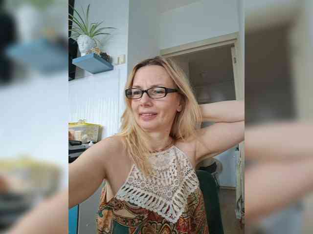 ShiningMILF webcam