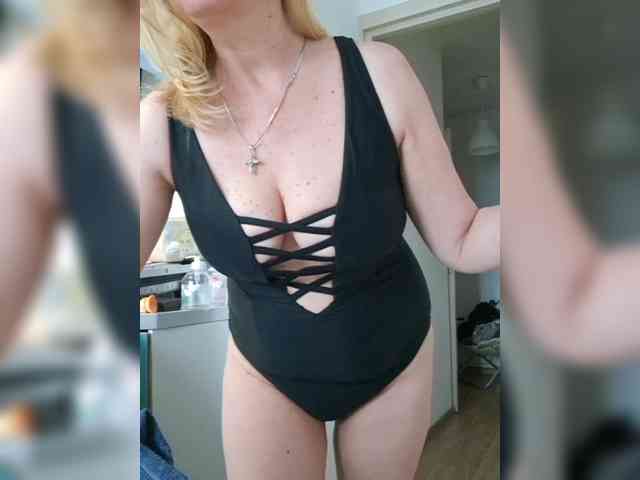 ShiningMILF webcam