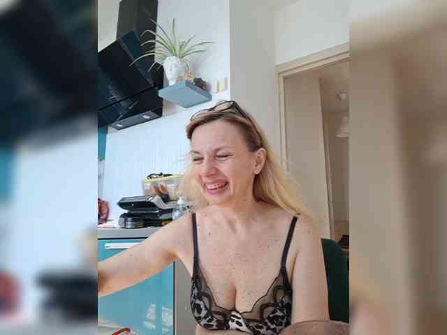 ShiningMILF webcam