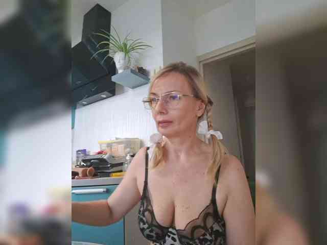 ShiningMILF webcam