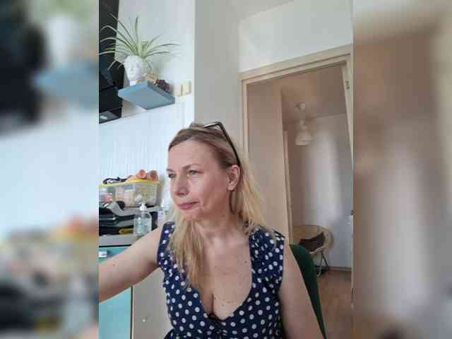 ShiningMILF webcam