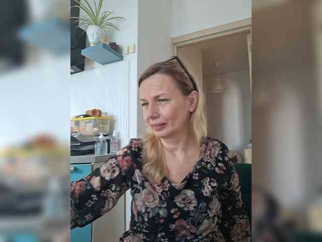 ShiningMILF webcam