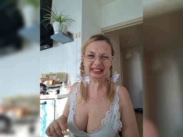 ShiningMILF webcam