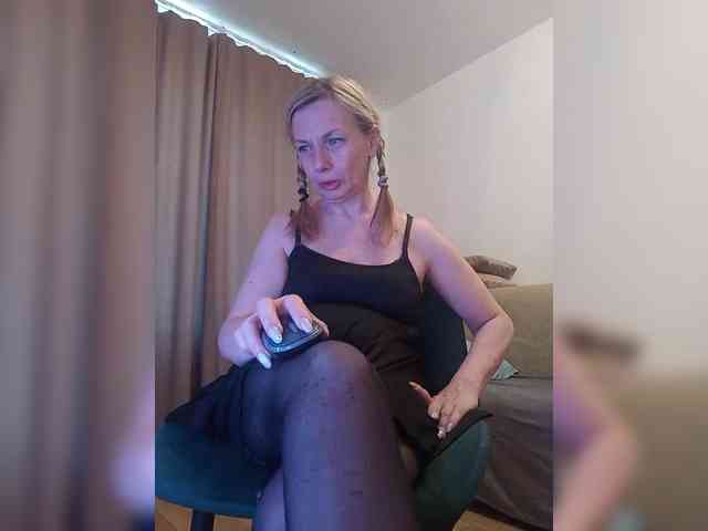ShiningMILF webcam