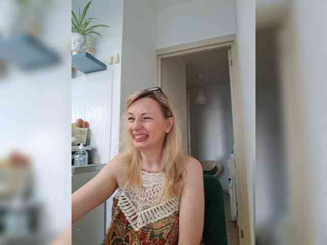 ShiningMILF webcam