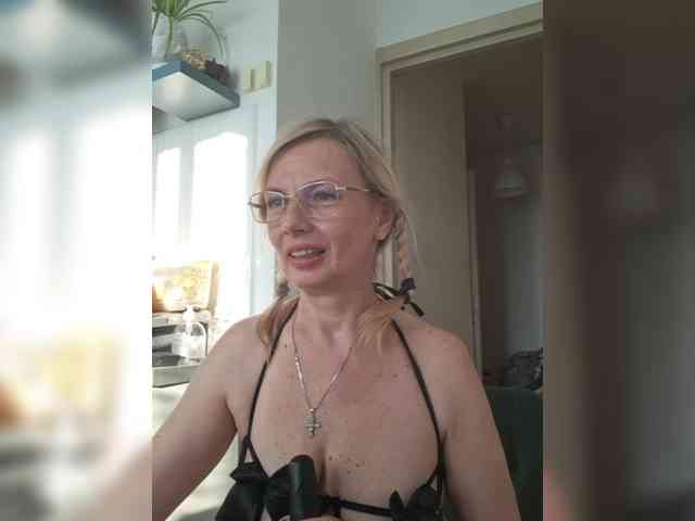 ShiningMILF webcam