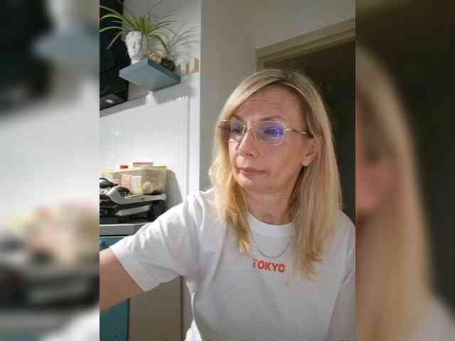 ShiningMILF webcam