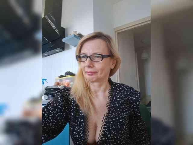 ShiningMILF webcam