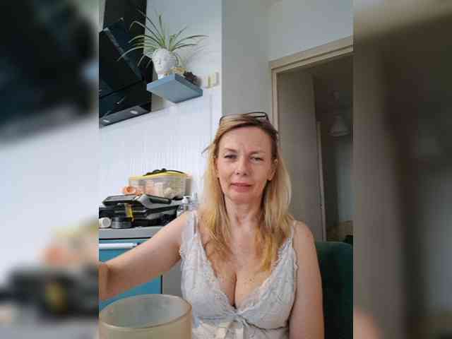 ShiningMILF webcam