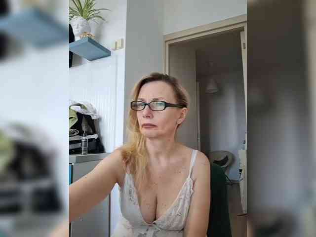 ShiningMILF webcam